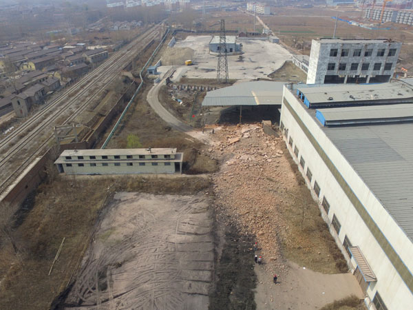 萬榮煙囪爆破現(xiàn)場