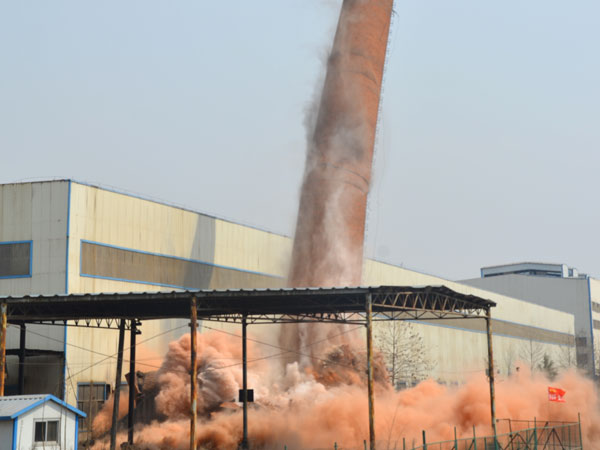 煙囪爆破...jpg 山東爆破工程公司